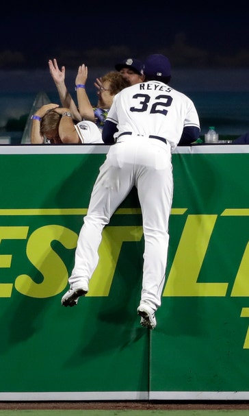 Crawford, Longoria homer to carry Giants over Padres 4-2
